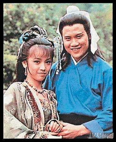 鄧萃雯與萬梓良在1985年合作劇集《薛仁貴征東》撻著。
