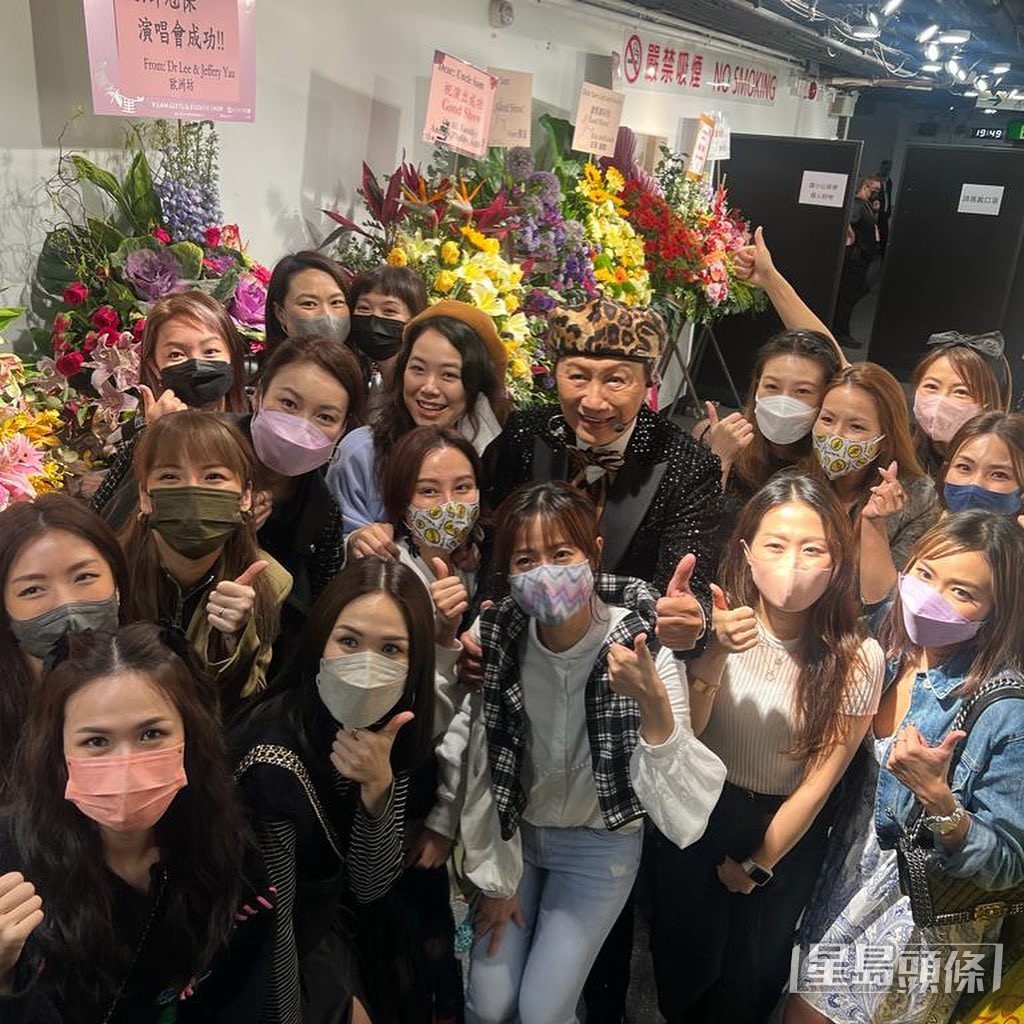 昨日上载与孖生妹妹看许冠杰演唱会。