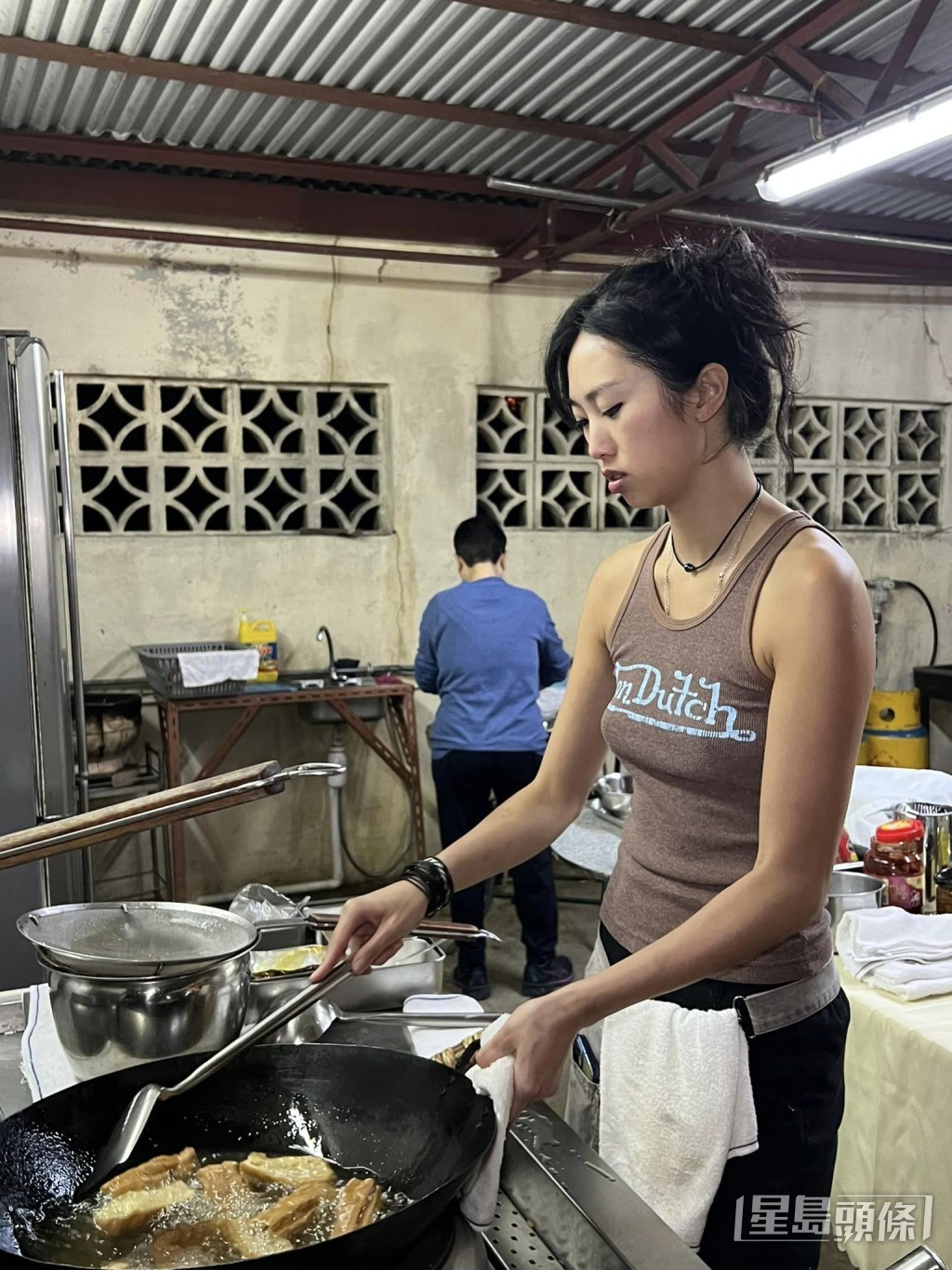 其實過往呂康玲都曾接受不同傳媒訪問，事關現時由她經營的「調源」醬油廠是老字號，以古法釀製醬油非常有特色。