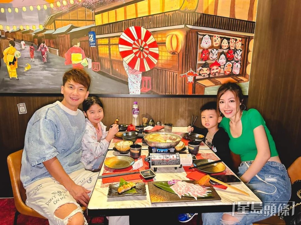 上月16日帶埋子女,慶祝兩公婆拍拖紀念日。