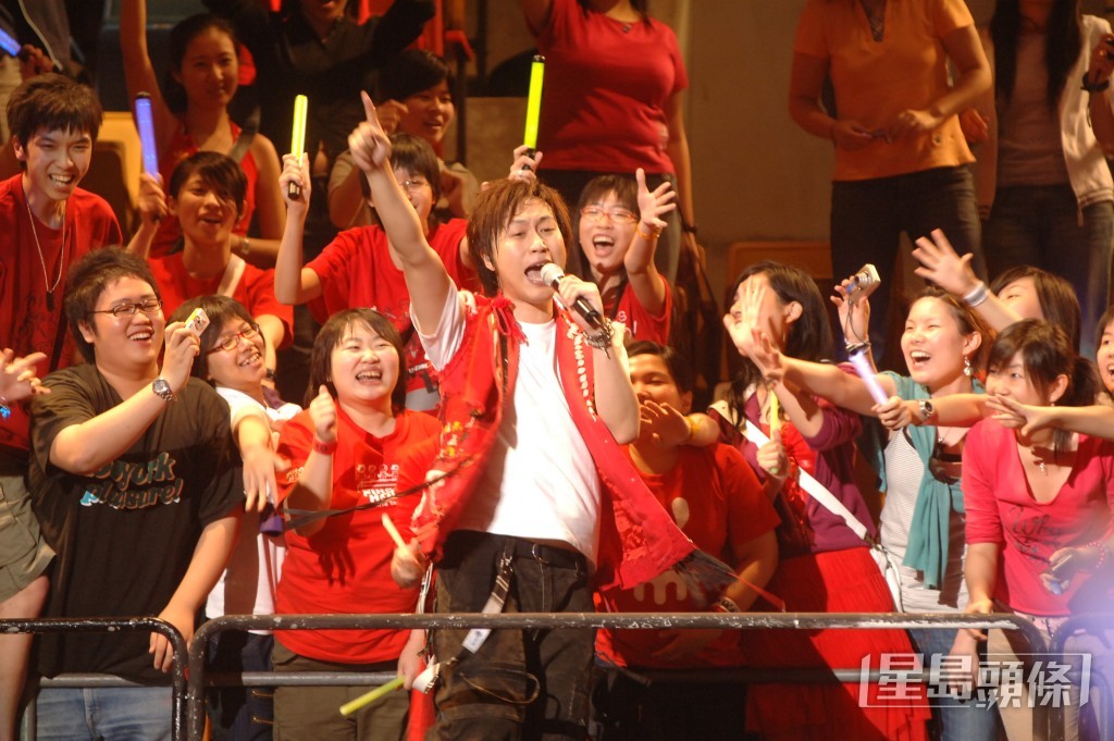 五月天2006年5月1日在紅館舉行「Final Home當我們混在一起世界巡迴演唱會」，是五子首度在紅館開騷。