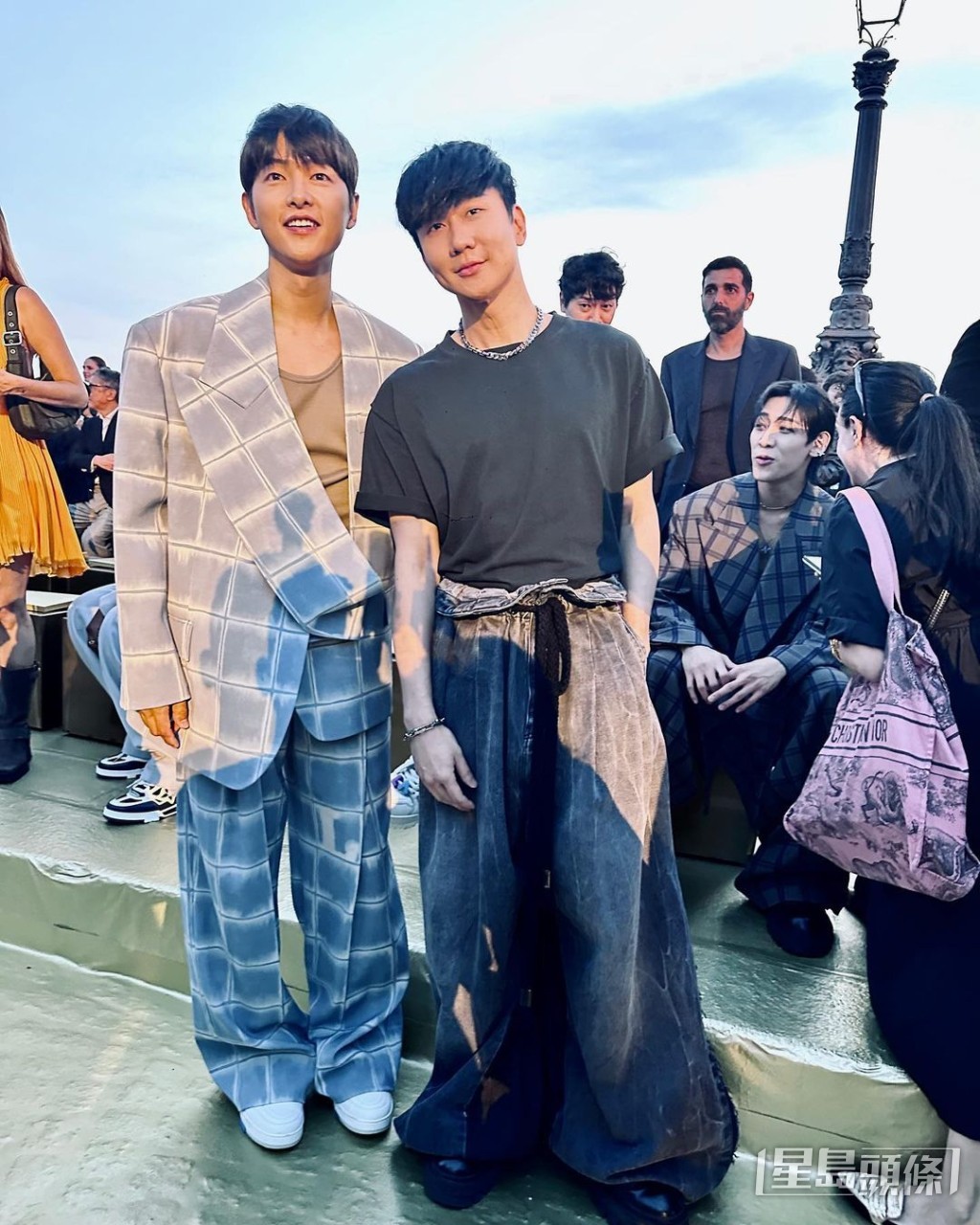 同場有韓國男神宋仲基。