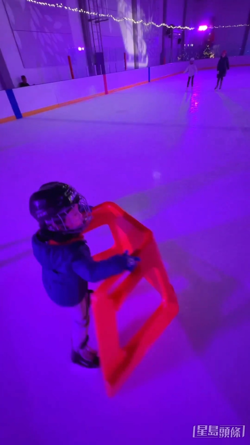 網民都大讚Kelly是貼心好家姐，鍾嘉欣好識教仔女。