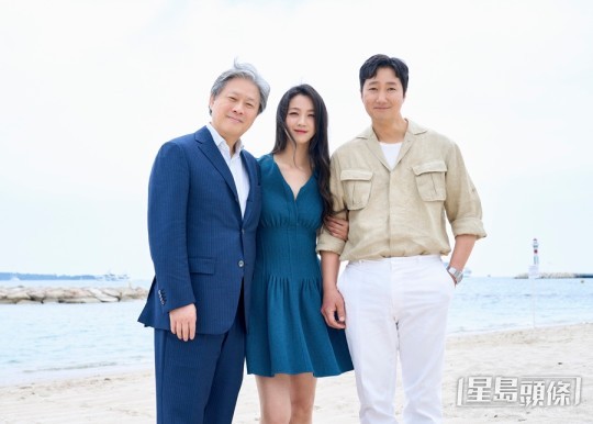 湯唯婚後定居韓國，近年湯唯亦發展韓國電影市場，與朴海日演出朴贊郁新作《分手的決心》。