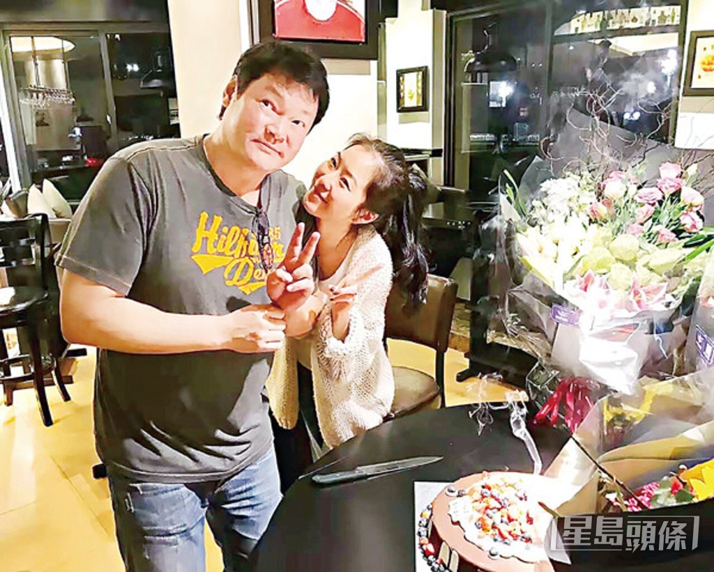 周文健喺2006與細18年的圈外嫩女友結婚,希望趕尾班車生B!