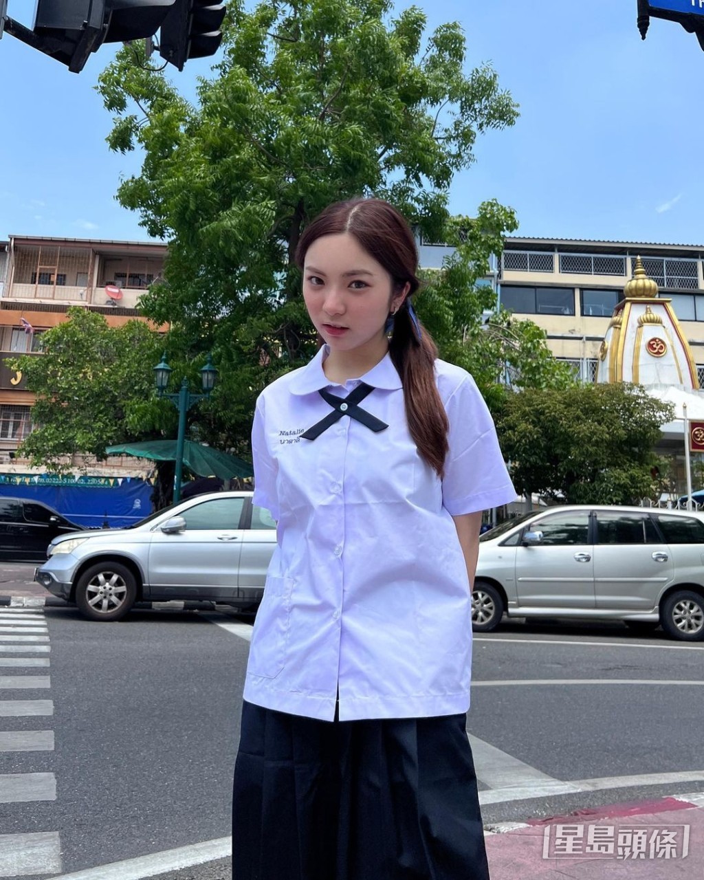 榛綦潮穿泰式校服。