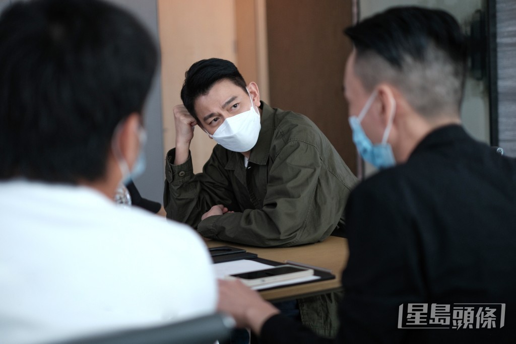 当中的艺术作品是由华仔与多位风格迥异的青年艺术家互相融合