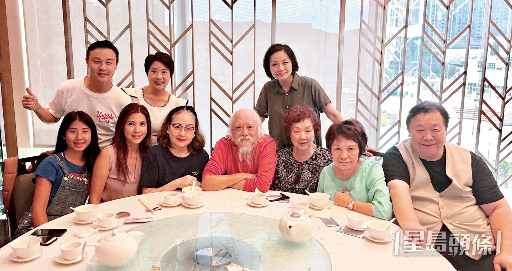 南紅曾與楚原一同出席《卡拉屋企》飯聚。