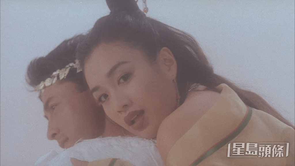鍾麗緹曾與陳百祥等拍《運財至叻星》,在戲中飾演九天玄女。