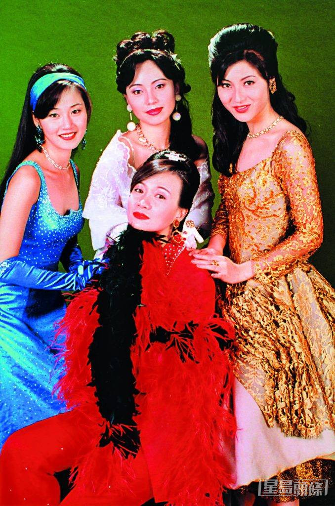 蔡曉儀1996年曾與當時亞視另一位一姐萬綺雯、鄧萃雯及商天娥主演《我和春天有個約會》。