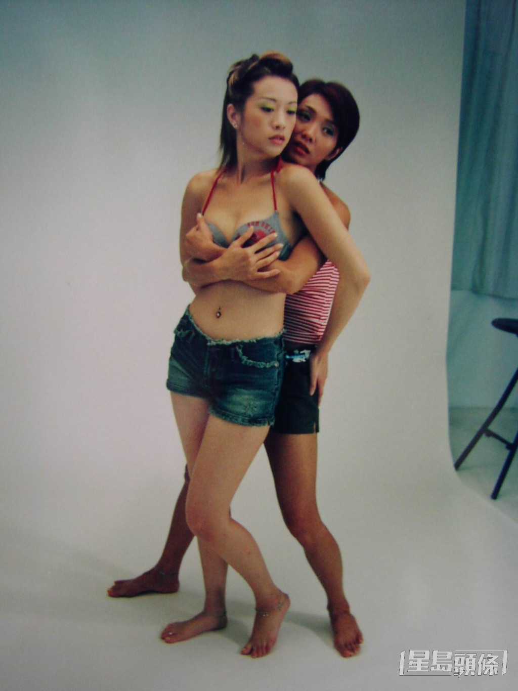 顏仟汶因拍攝涉及同性戀的祼露照片，被亞視踢走。