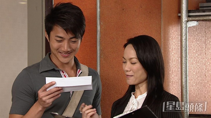 不過入行後,簡慕華多是演配角,至2007年憑《同事三分親》Doris一角成功入屋。