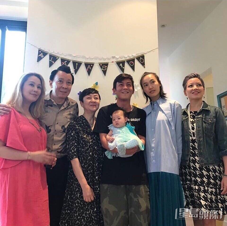 陈冠希与名模伴侣秦舒培在2017年添爱女Alaia。