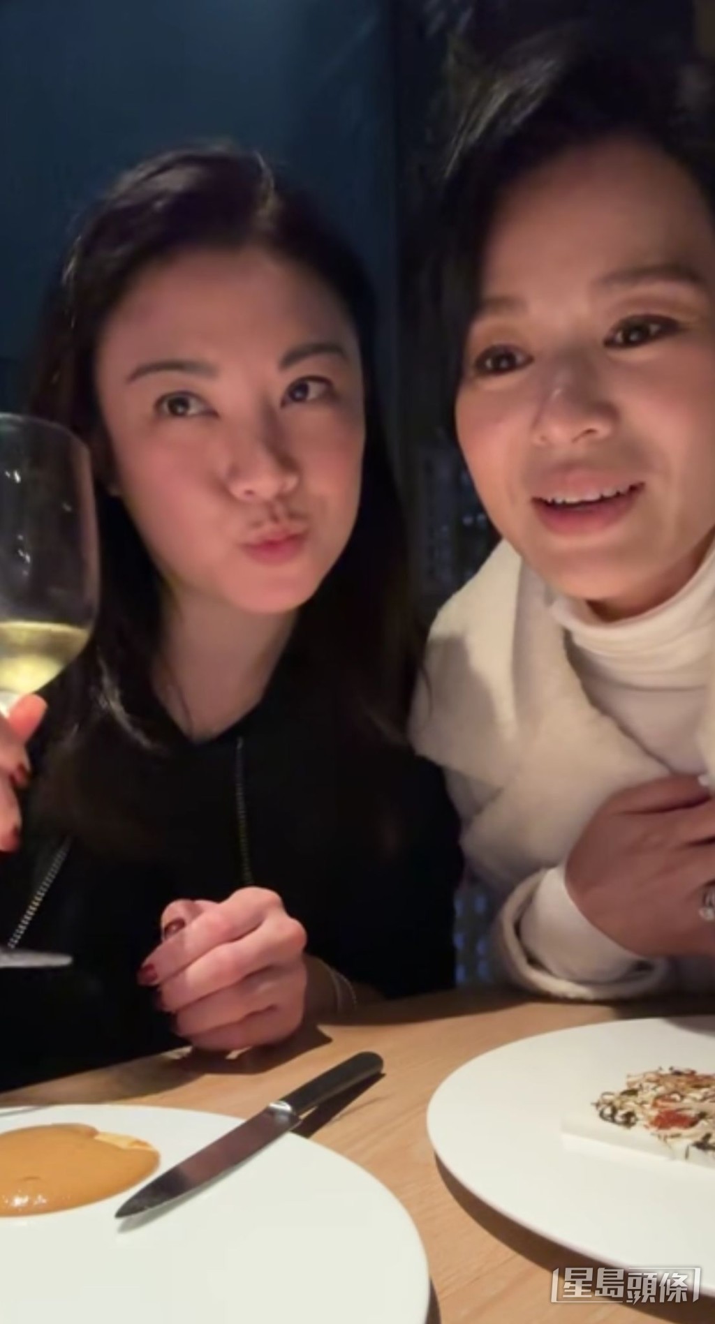 見到Bob留言，胡杏兒（右）即叫對方帶些靚仔過來陪廖碧兒。