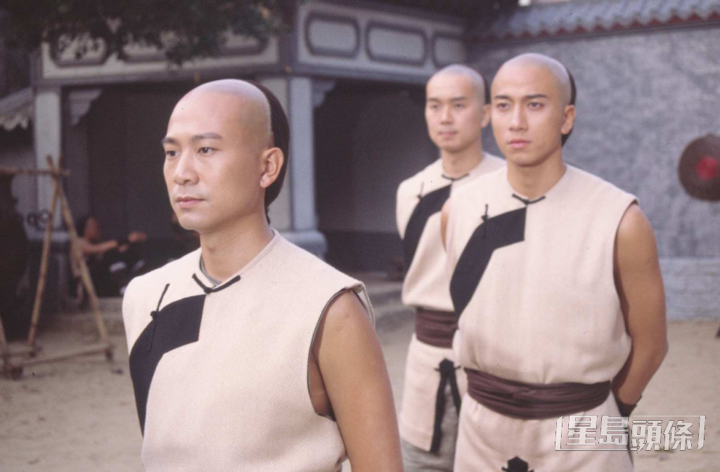 2003年，吳卓羲（右）首次為劇集《英雄·刀·少年》擔任男主角。