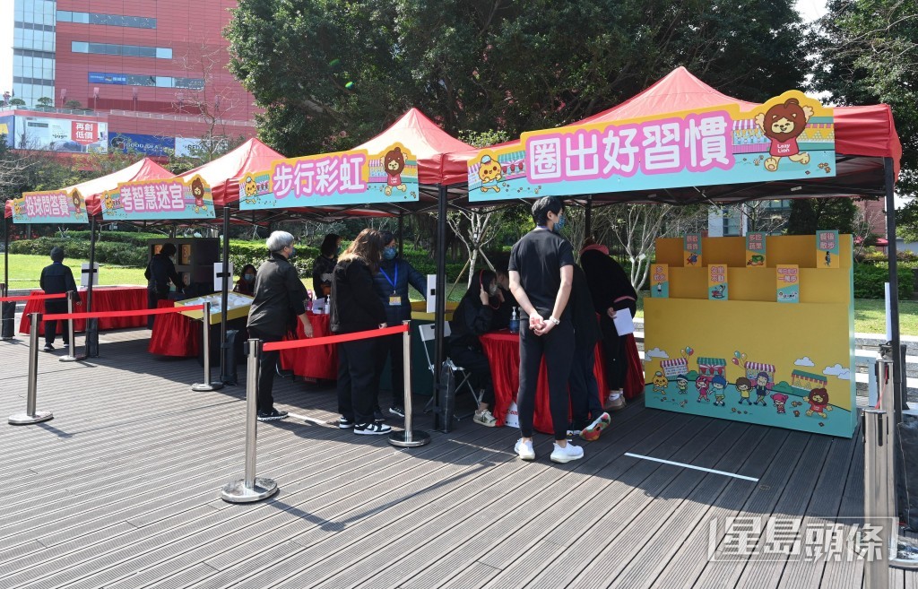颁奖礼同场举办嘉年华,设有摊位游戏。政府新闻处图片