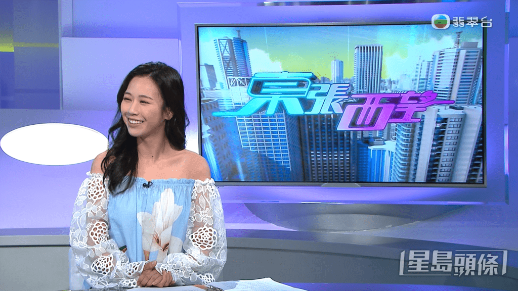 網民大讚今日何沛珈着平口上衣,露香肩好吸睛。