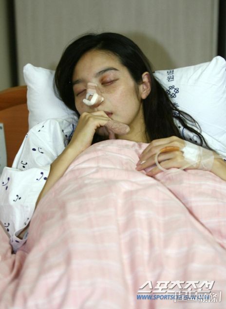 怀有身孕的李敏英,遭李灿家暴导致流产,更导致终身不育,男方又因情绪失控的斩断李敏英的手指尾。