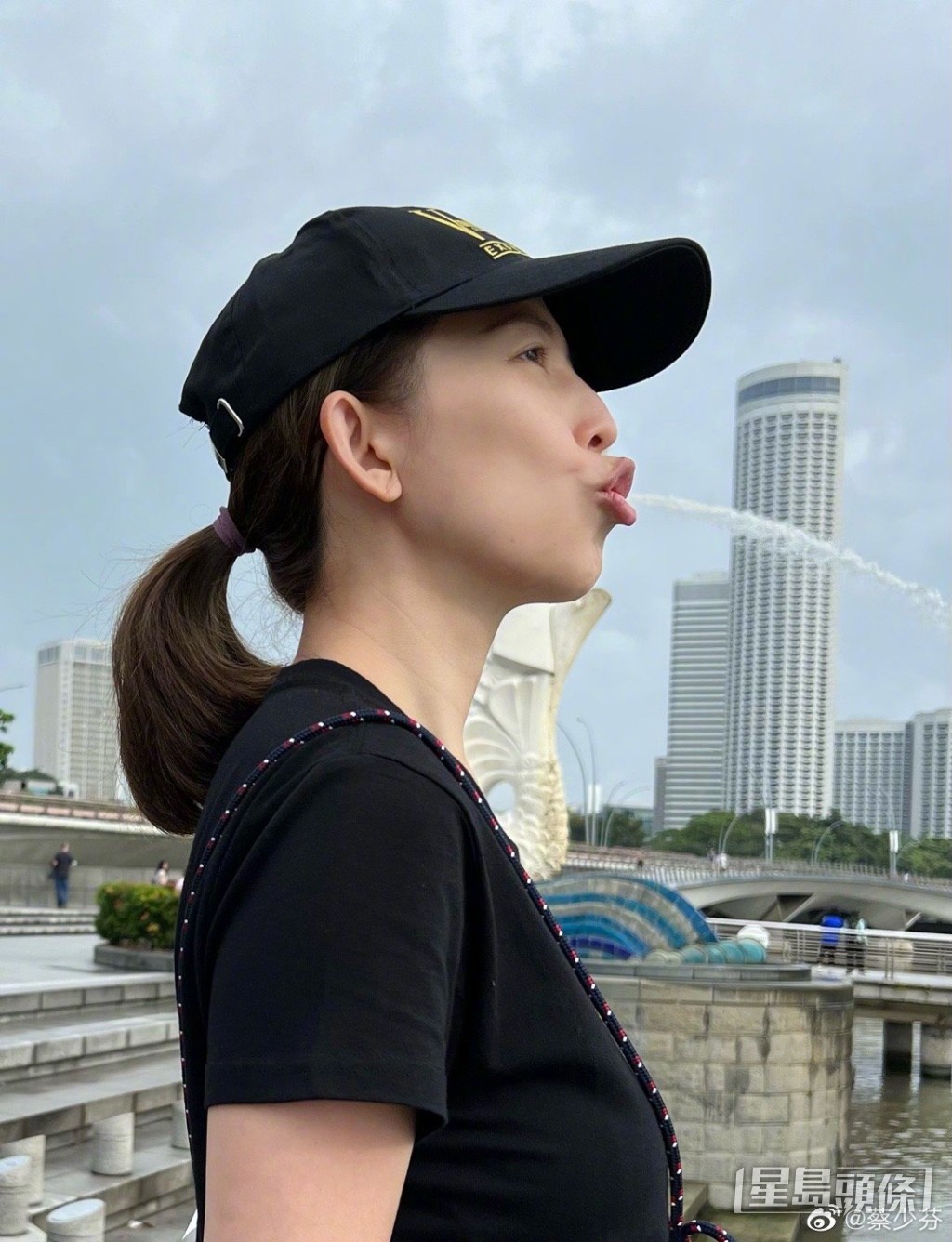 蔡少芬早前一打三去新加坡玩。