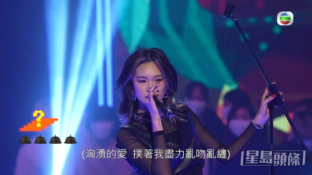謝采芝太注重舞姿,唱歌方面有啲甩拍子。