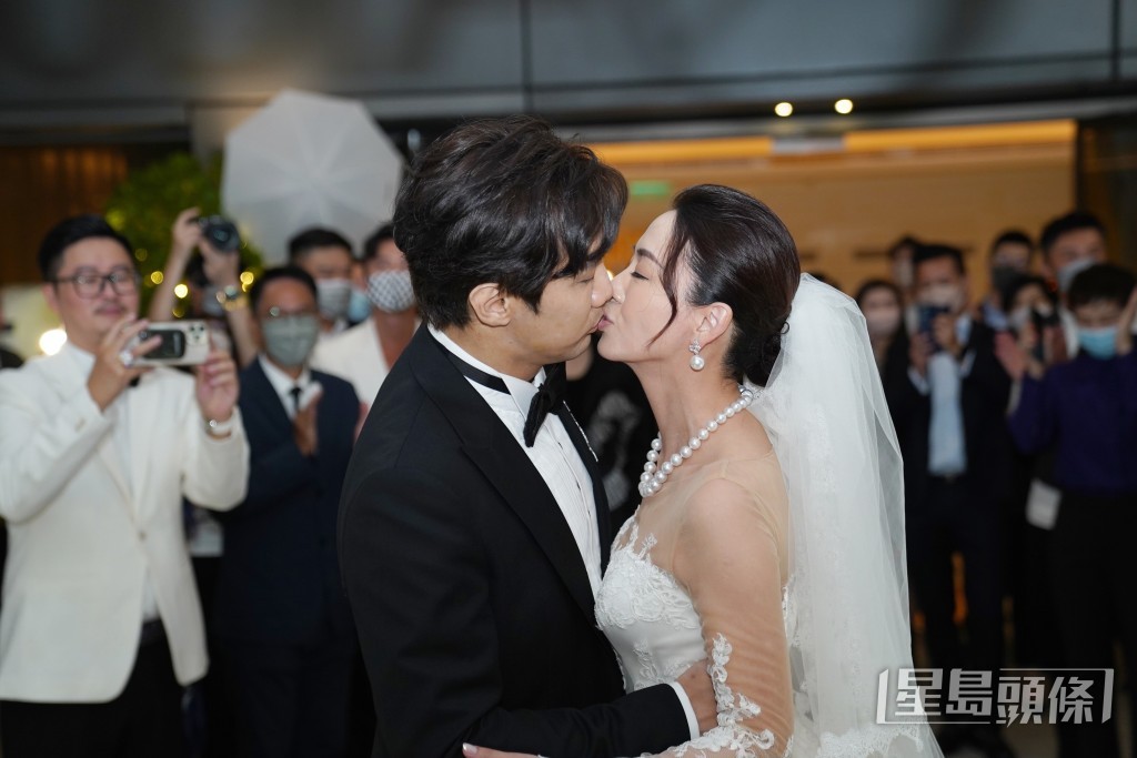 陳國強同樣有過一段失敗婚姻，與前妻育有兩女。