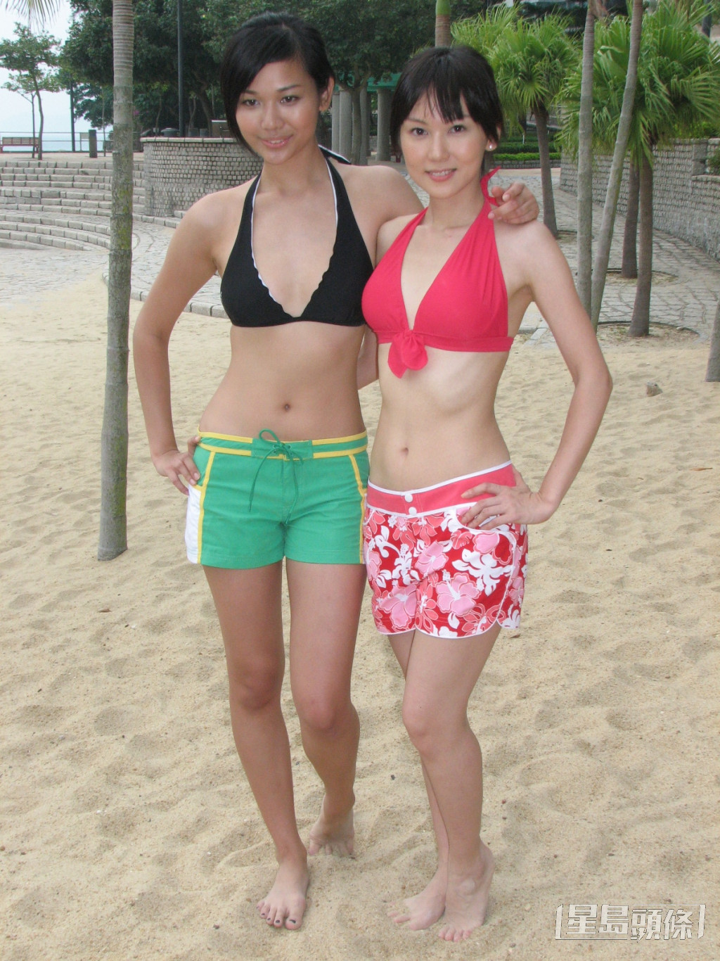 楊秀惠（左）拍過多部劇集，2007年曾泳裝上陣拍《法證先鋒II》。