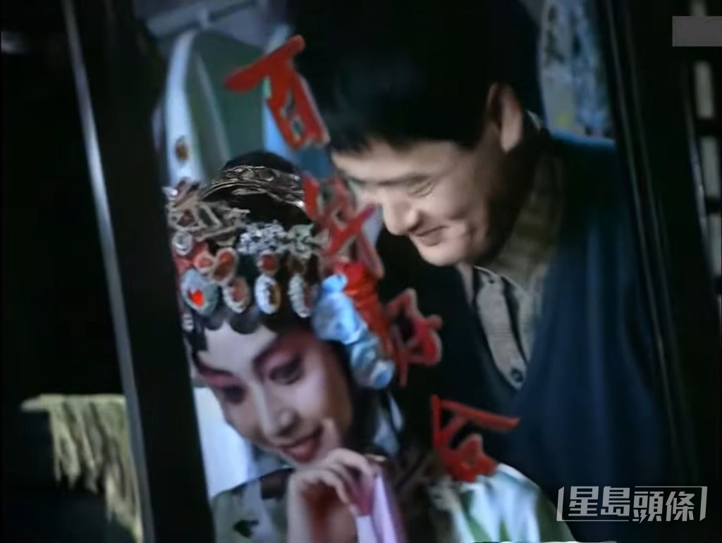 广告中变身花旦。