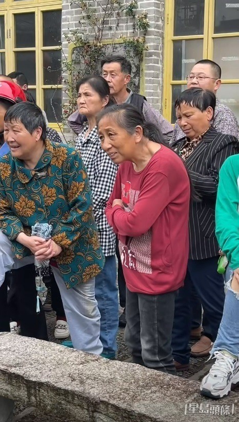吸引不少人围观。  ​