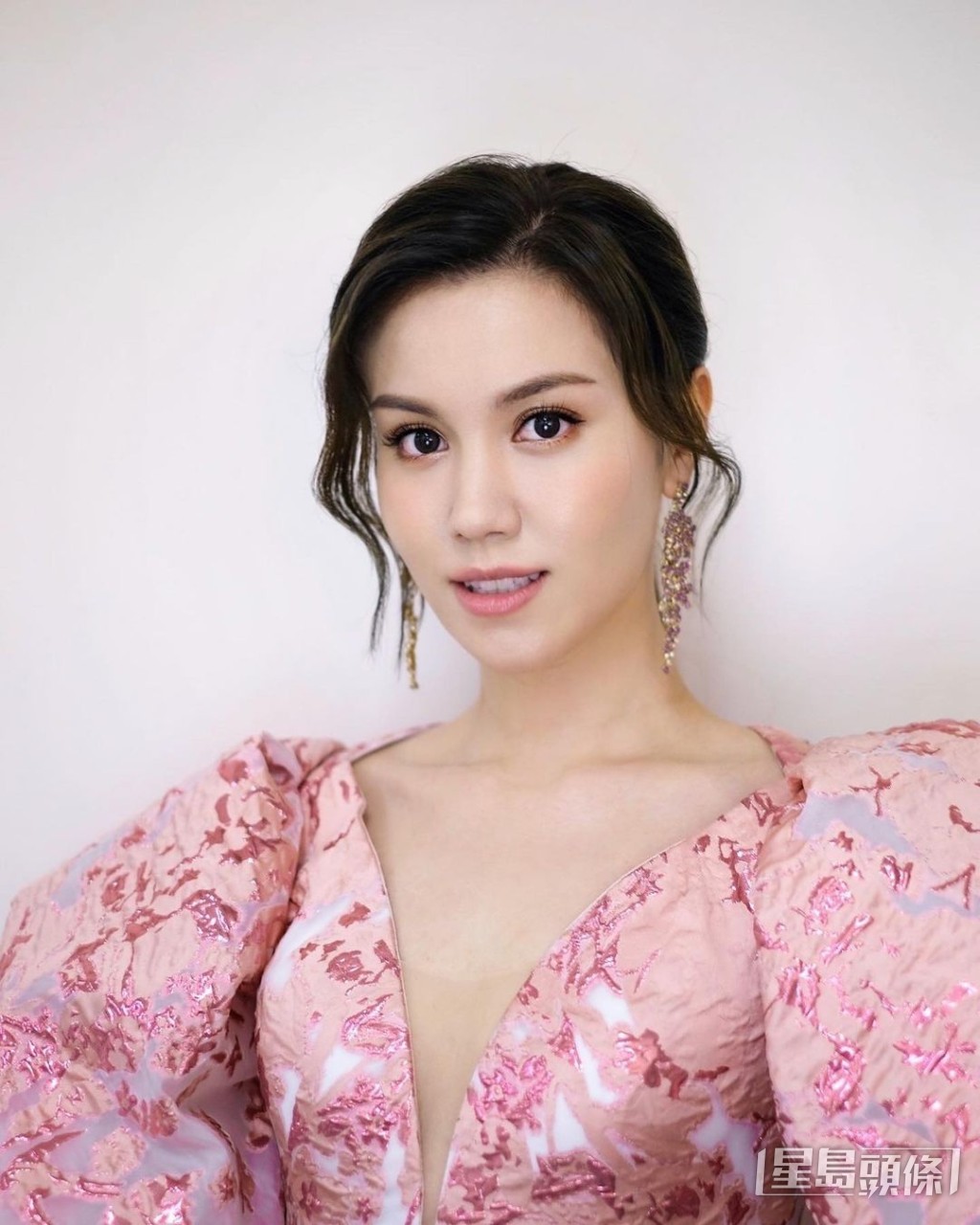 宋宛穎出身選美世家。