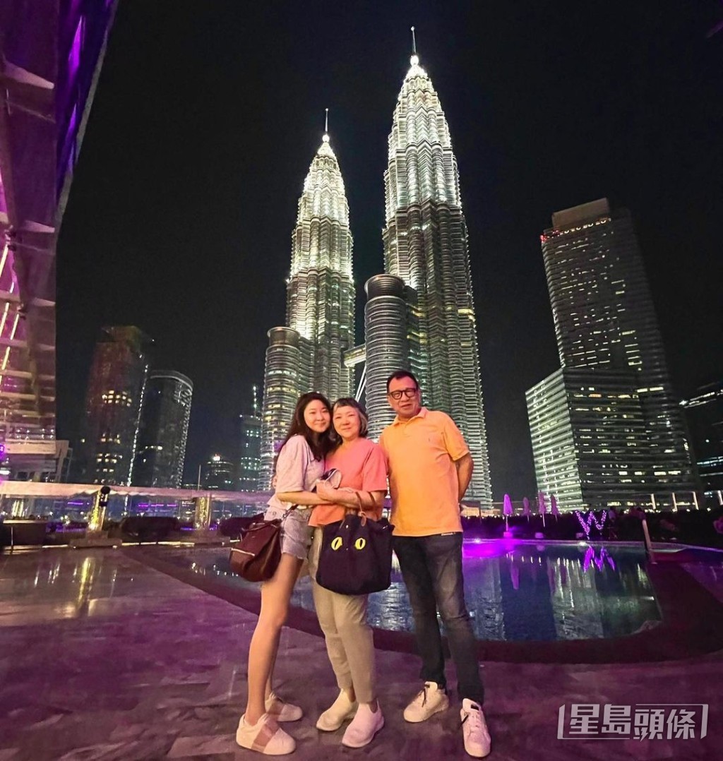 一家三口經常去旅行。