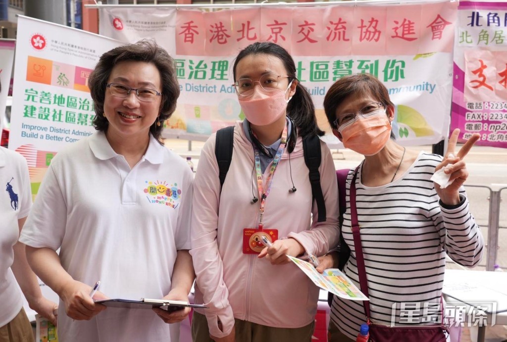杨何蓓茵下午出席炮台山的支持区议会改革街站。杨何蓓茵facebook图片