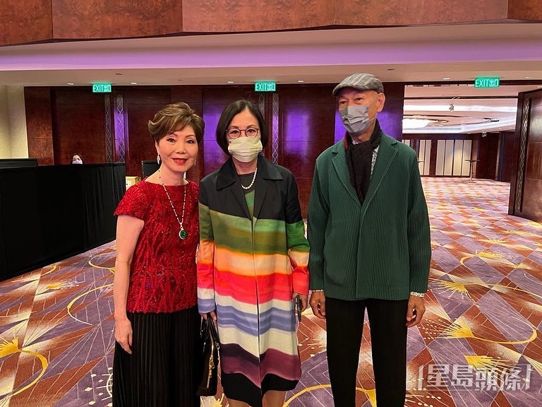 呢件阿姐成日着的七彩大褸，是Dries Van Noten出品。