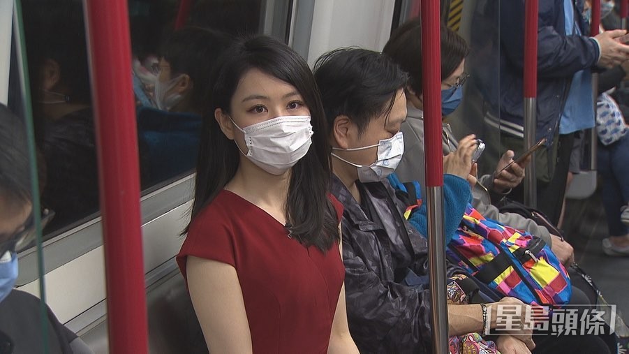 林婷婷自口罩令取消在港鐵中「除罩」現真身採訪,獲網民關注。