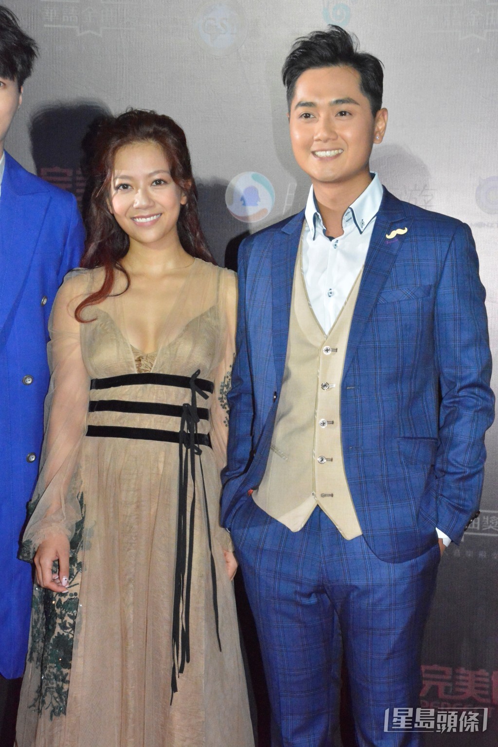 鄭俊弘2018年背未婚妻搭上何雁詩。