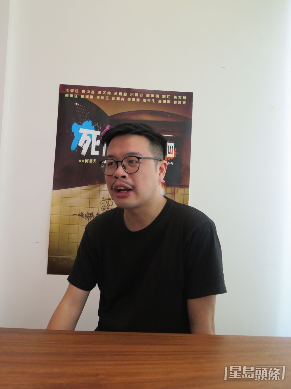  何爵天認為新導演不應只拍自己擅長的電影，應該挑戰更多類型才能豐富經驗。