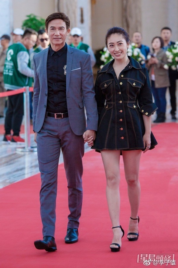 李子雄在2010年與比他年輕23歲、有「回族第一美女」之稱的內地女星王雅琦結婚，兩人育有一子。
