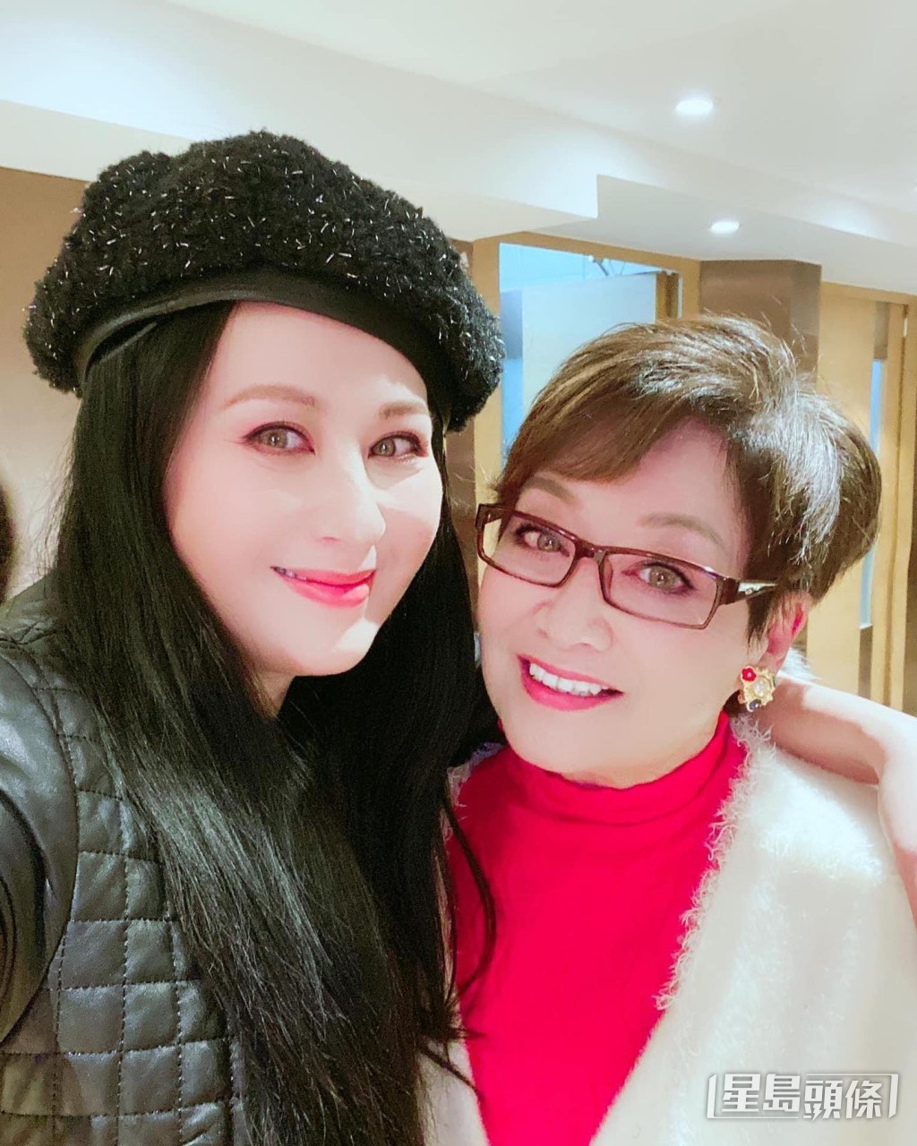 鍾慧冰（右）算是最正常。