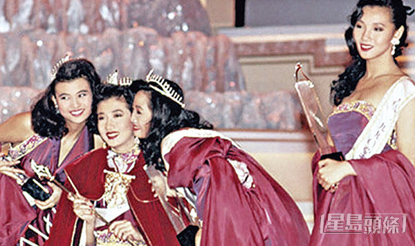 孫譽文（右）最後獲得1990年亞姐第五名。（《東周刊》圖片）