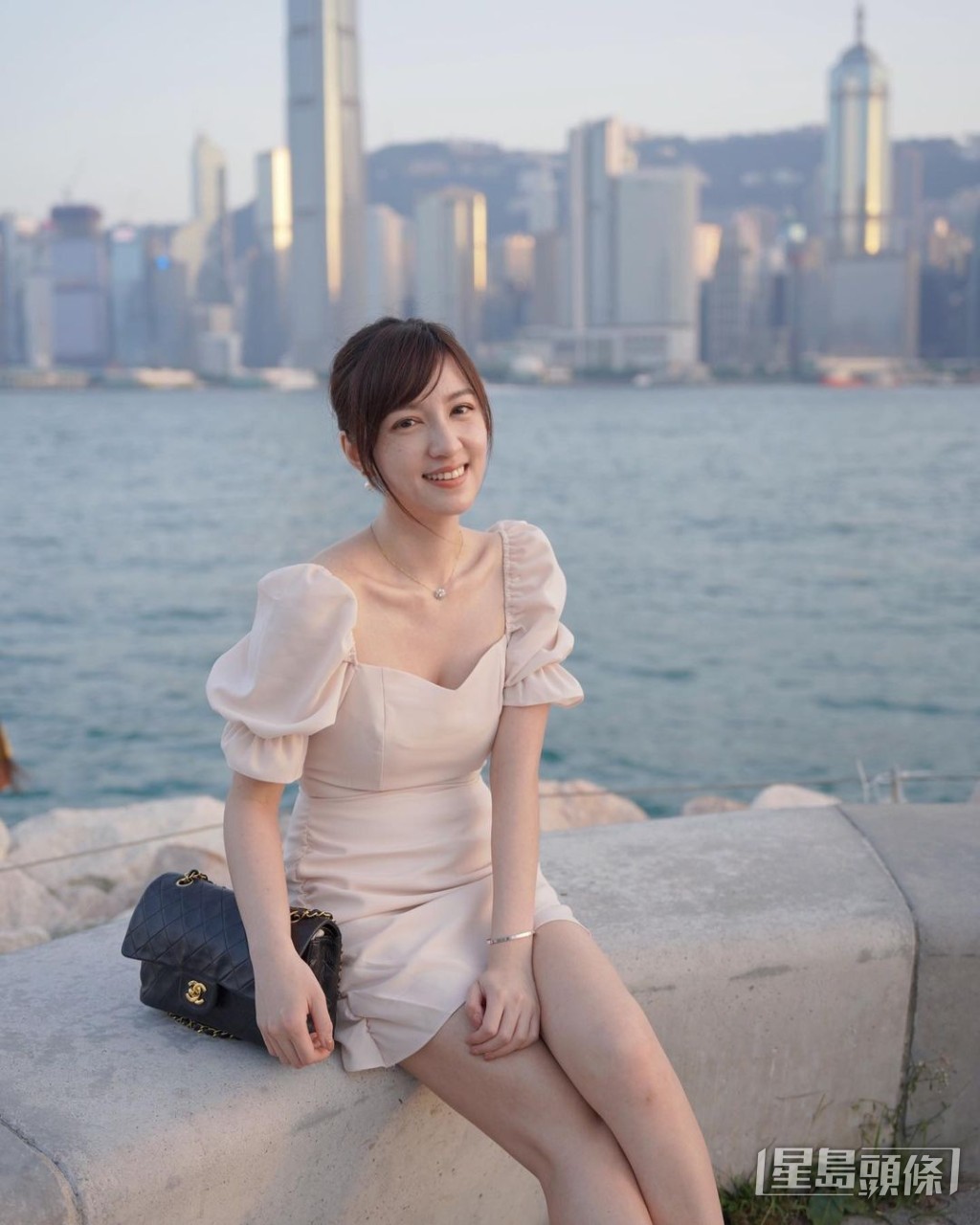 陳嘉倩晒美腿。