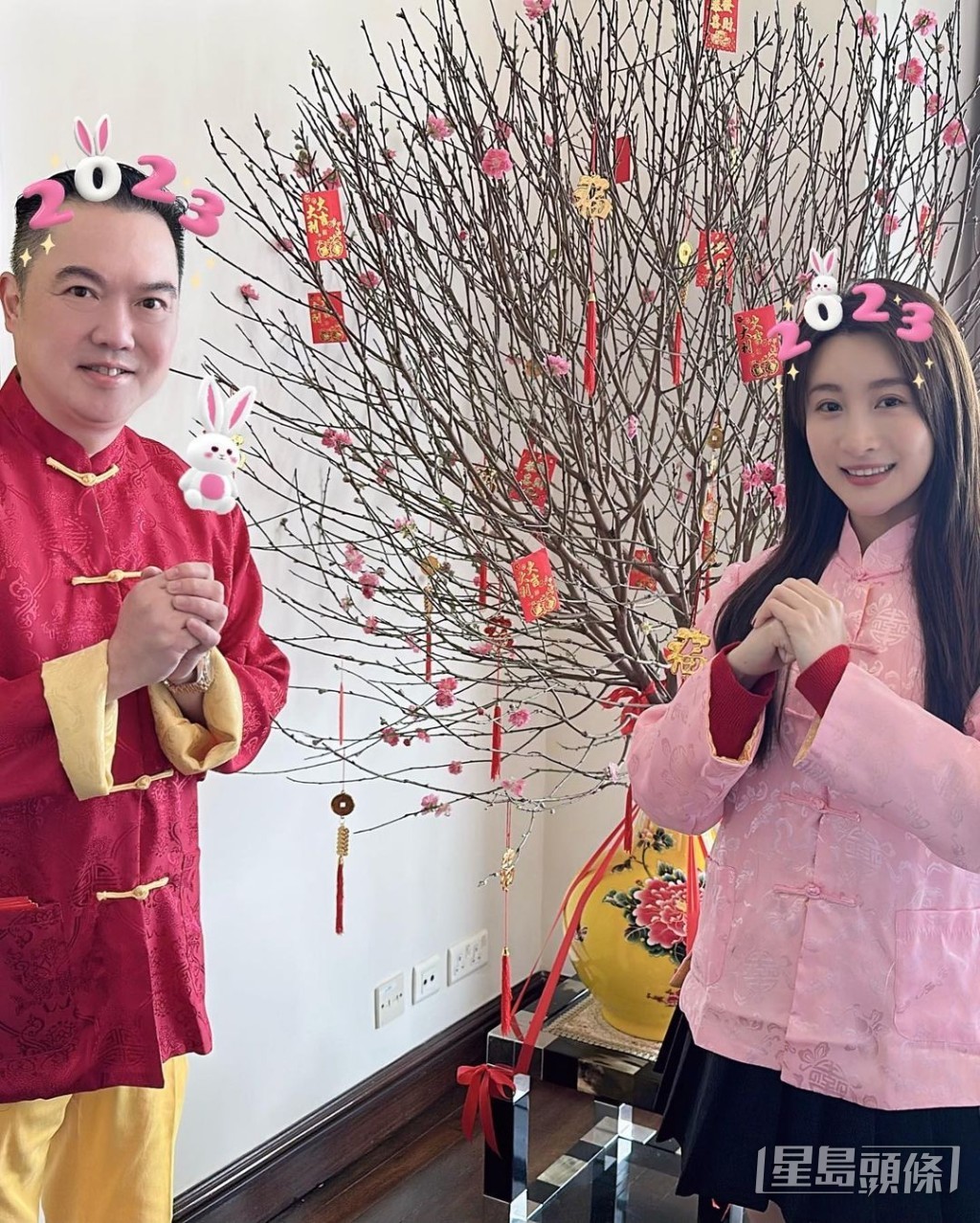 林夏薇與老公好恩愛。 