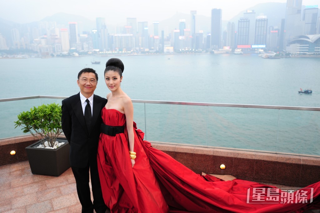 二人當年舉行盛大婚禮,筵開55席。
