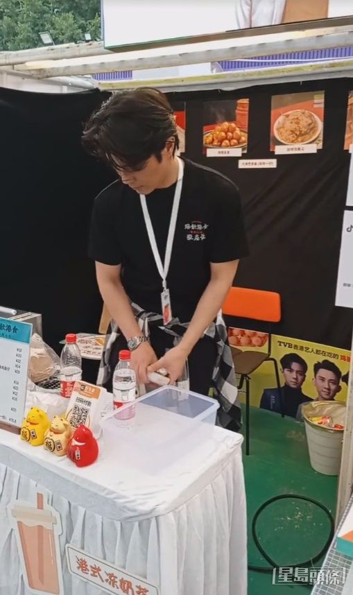 與羅天宇親力親為整雞蛋仔等港式小食。
