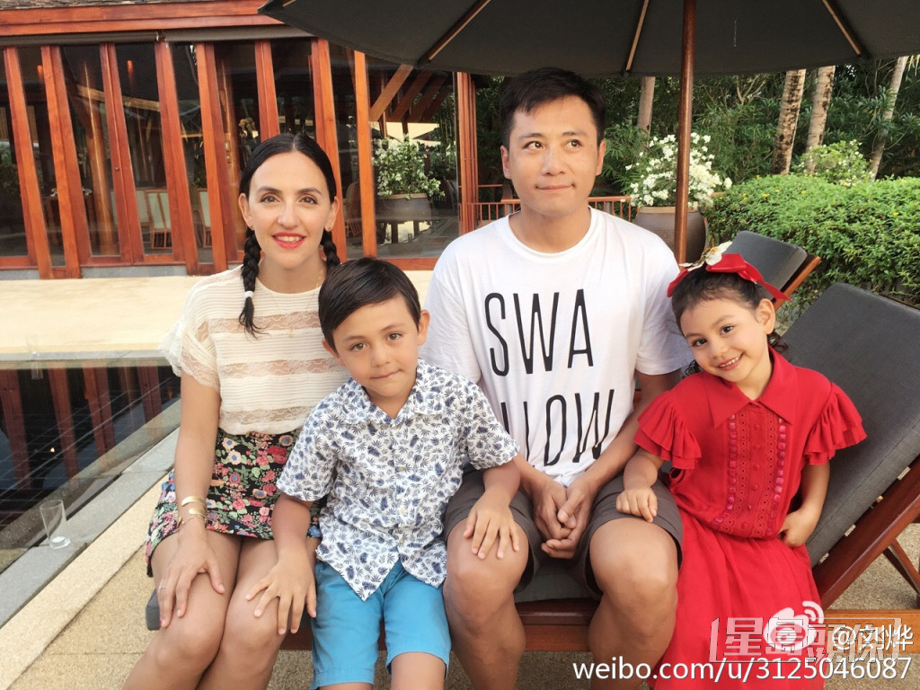 劉燁與妻子有一子一女。
