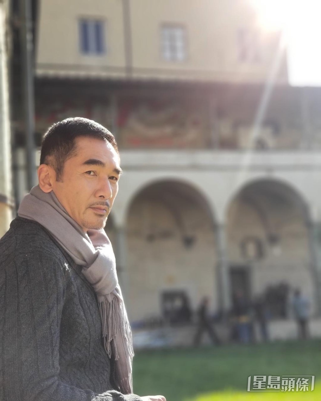 方中信臉上好少皺紋，保養得相當好。