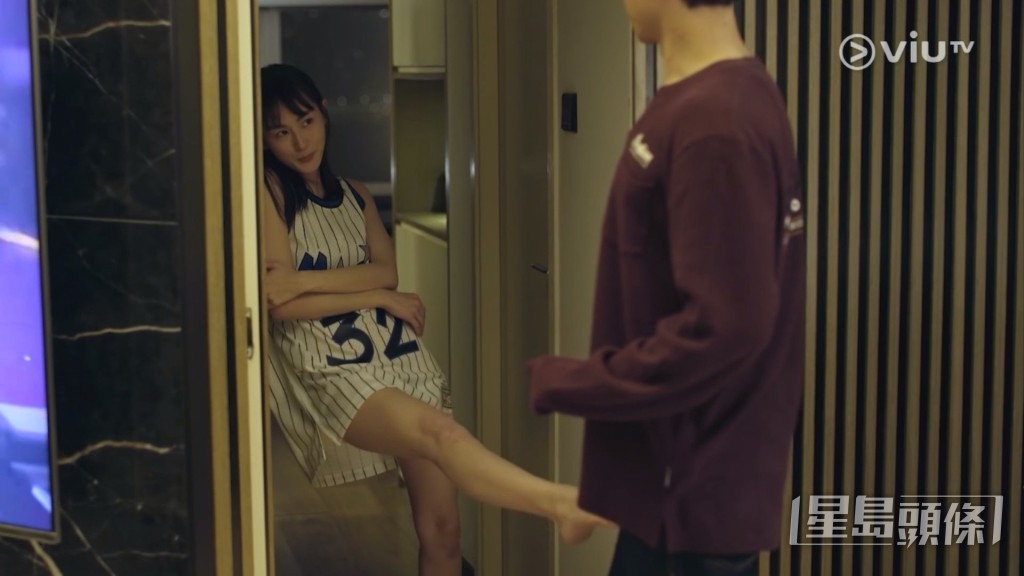 最近蔡穎恩在ViuTV的《季前賽》飾演MIRROR成員邱士縉（Stanley）老婆，還着上波衫色誘Stanley。