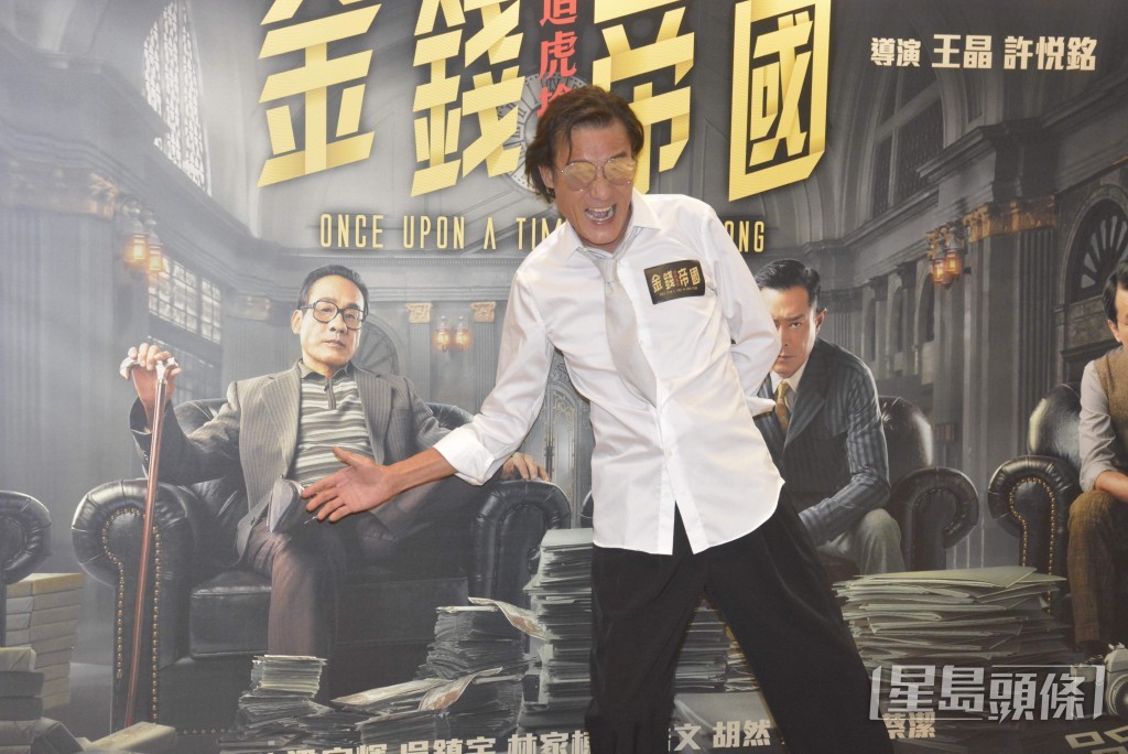 梁家辉提到很多拍戏趣事，以前一年拍十几部戏，全为赚钱养家。