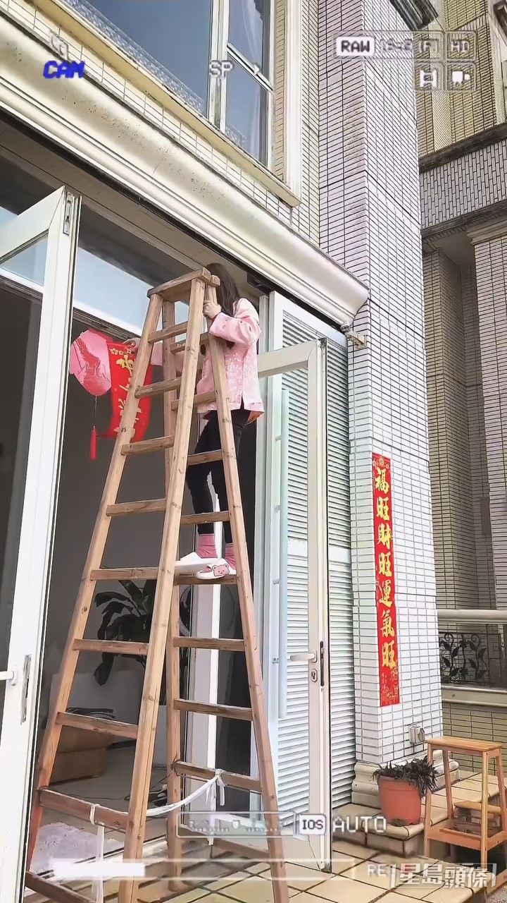 林夏薇雖然甚少炫富,但間中於家中拍照片或影片上載到社交平台,都難免令豪宅內部曝光!