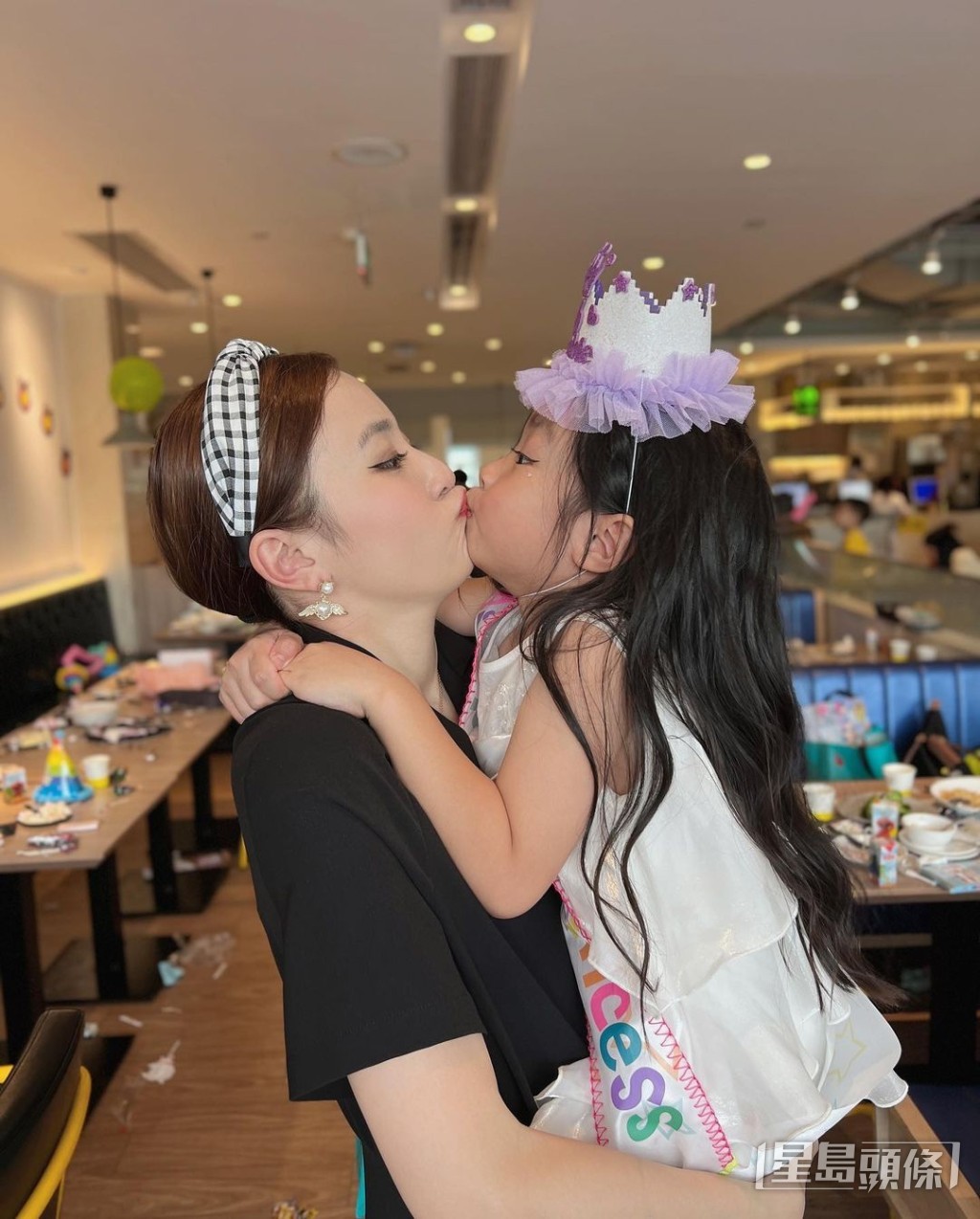 一對仔女分別已經6歲、4歲，李蘊認為可以趁小朋友返學，開始再度投入工作。