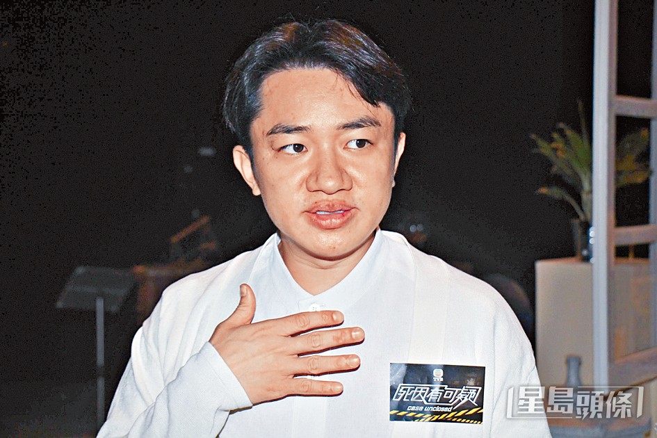 一個是電視界別,一個是歌手界別,各有成就。