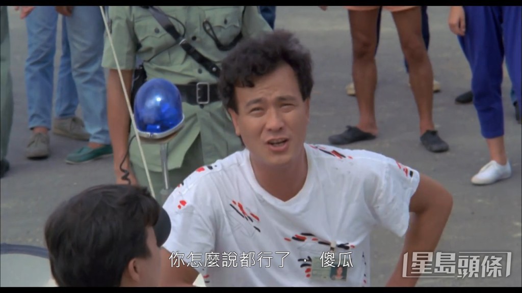 是一个心理变态的摄影师，被李修贤带上露台。